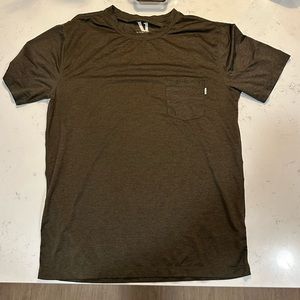 Vuori men’s tradewind performance tee size medium M EUC